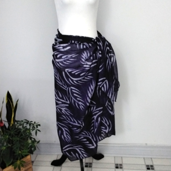 Vintage Batik ladies sarong, 64" x 43" - Picture 5 of 5